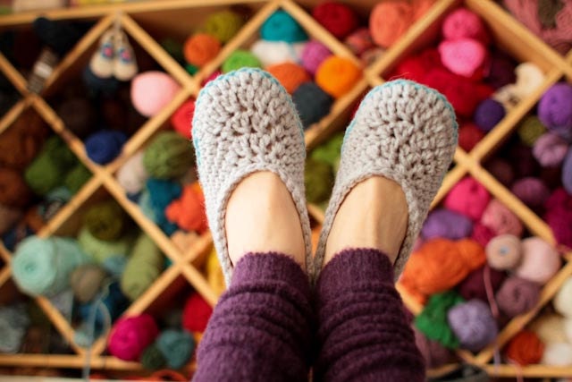 Instant Download - Crochet Patterns - Oma House Slippers (sizes 3-12) Nothing fancy