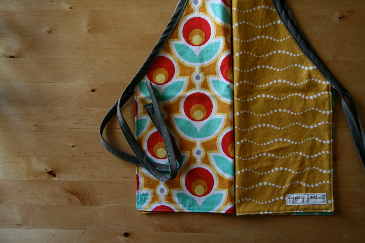 reversible cotton apron - big kid sized - vintage inspired - vintage modern - sunshine daydream