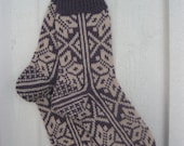 Handknitted norwegian socks for women in purple and beige pattern.