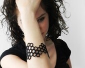 Hive Cuff in Nylon