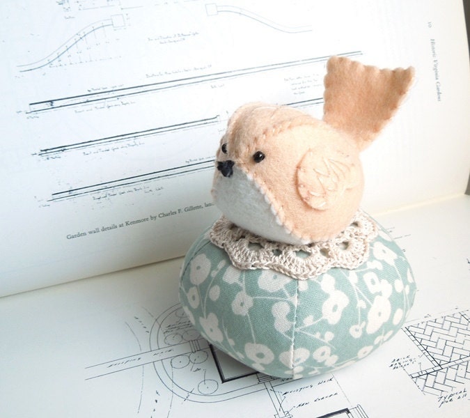 Peach Felt Bird on Mint Floral Pincushion Tuffet