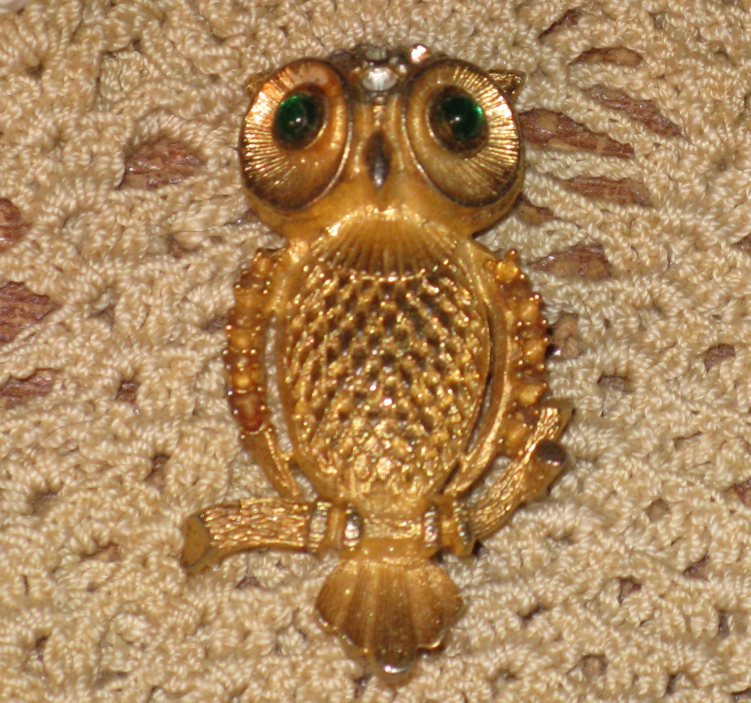 Vintage 1960s Green Eyed Owl Brooch/Pin (B-4-3)