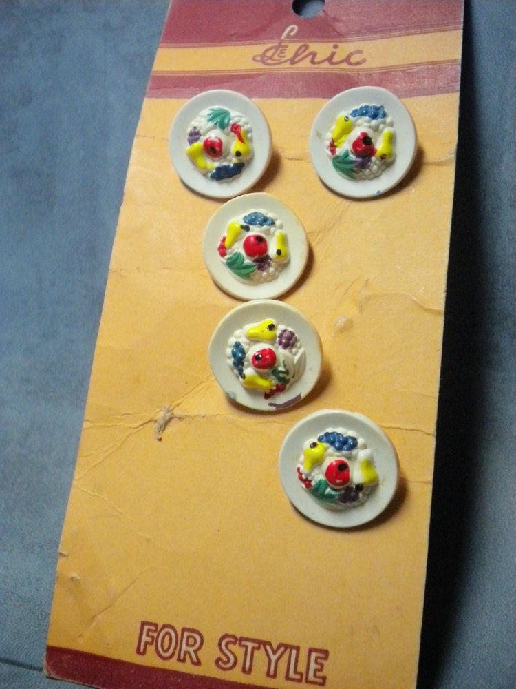 Vintage Buttons Le Chic J C Penney Company Fruit on Plate on Card