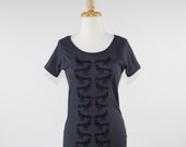 Grackle Pattern Organic Scoop Neck Tee in Coal