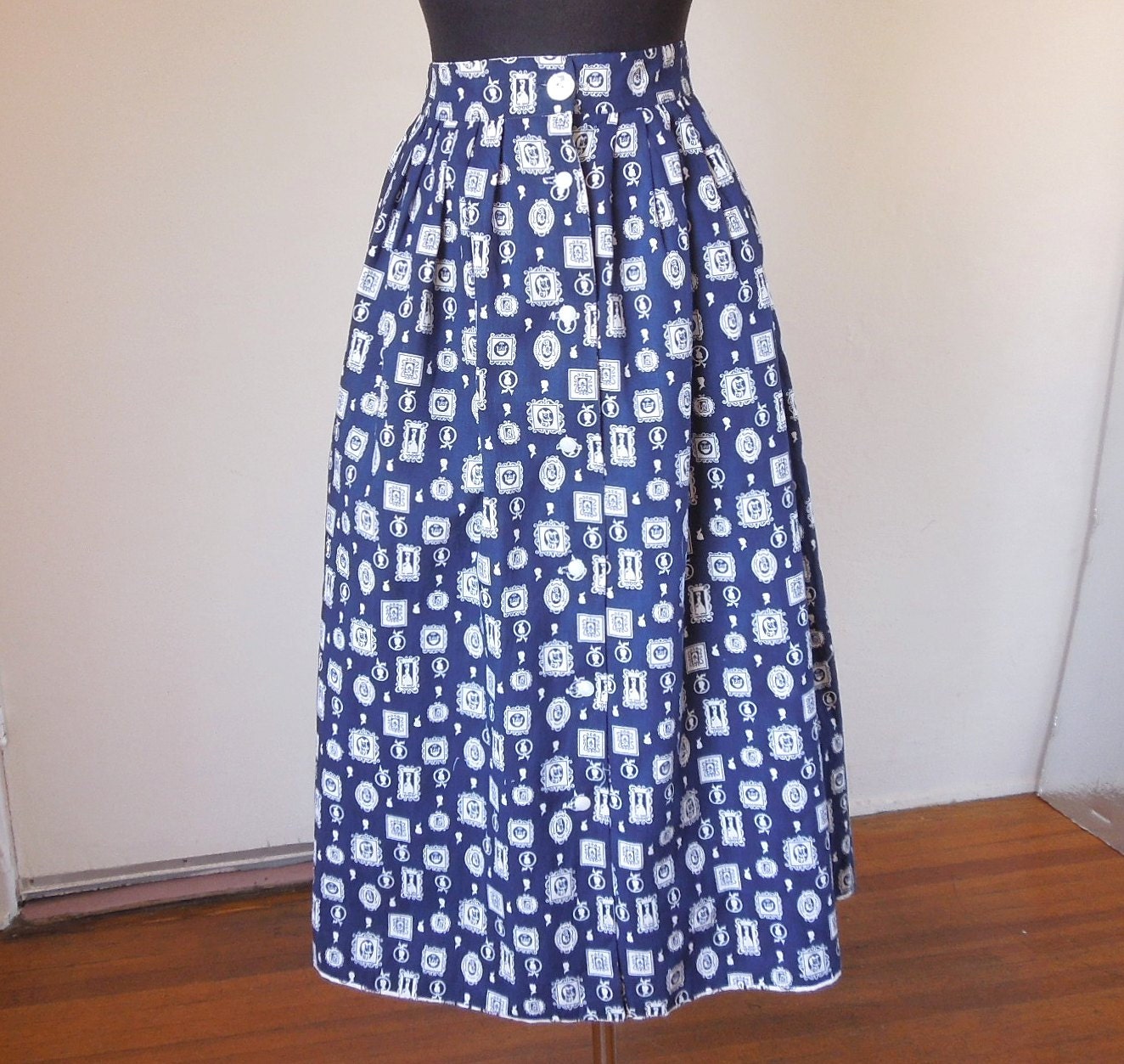 Vintage 60's Skirt, Reversible, Novely Print Navy Blue and White, Rockabilly, 50's Style, Women's Small to Medium Waist 26