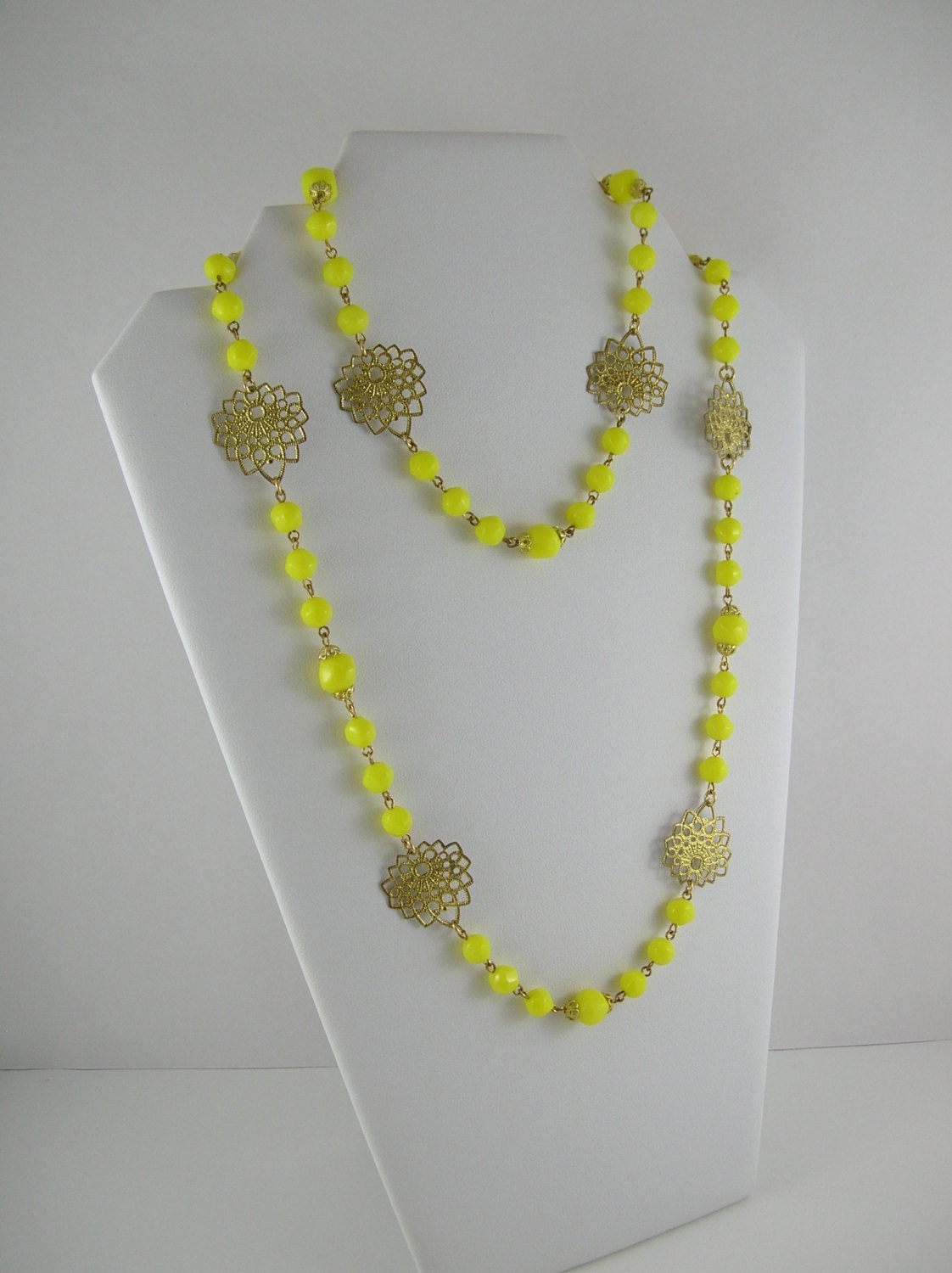 Vintage Yellow Necklace Choker Beaded Beads Long Retro Mod 1960s 60s Twiggy Dolly Boho Mid Century Modern Bright Summer Bib Spring