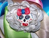 Sugar Skull - Clip - Day of the dead - Pin up girl - White Flower - OOAK