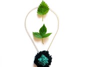 chasseron necklace with big crochet flower