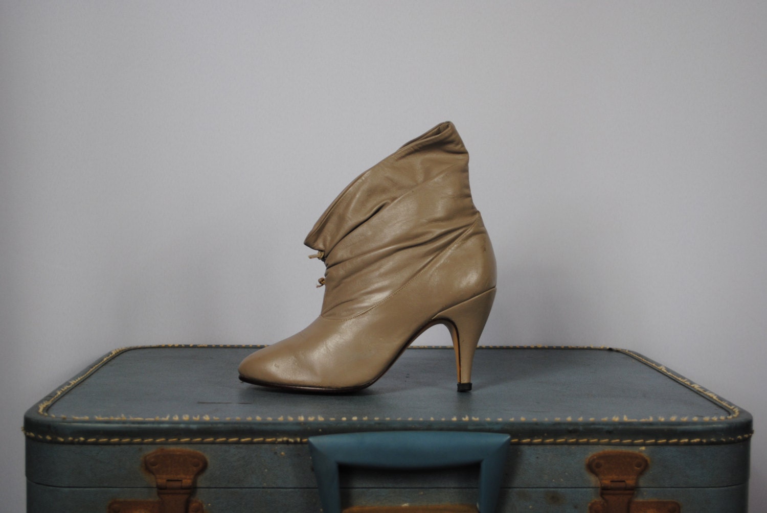 Vintage 80s Gray Leather GATHERED ANKLE Boots. 6 (Euro 36.5)