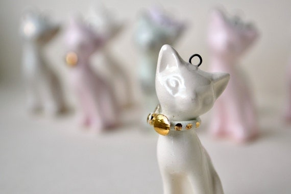 Milk color ceramic with golden bow - ceramic cat necklace, elegant kitten shape, animal, pet, whimsical creature, white Etsy UK