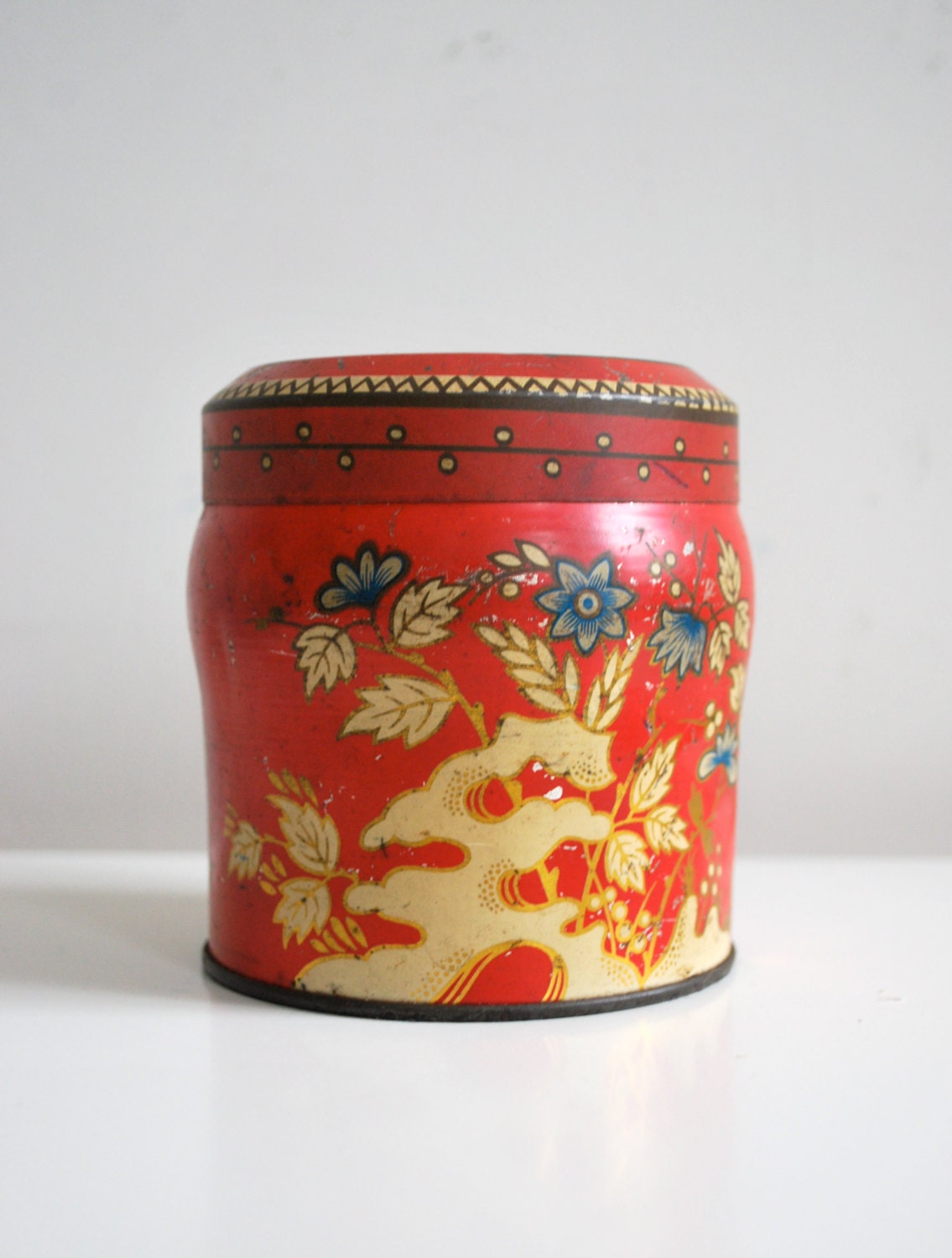 Vintage red tin tea caddy in red and gold, decorative tin box.