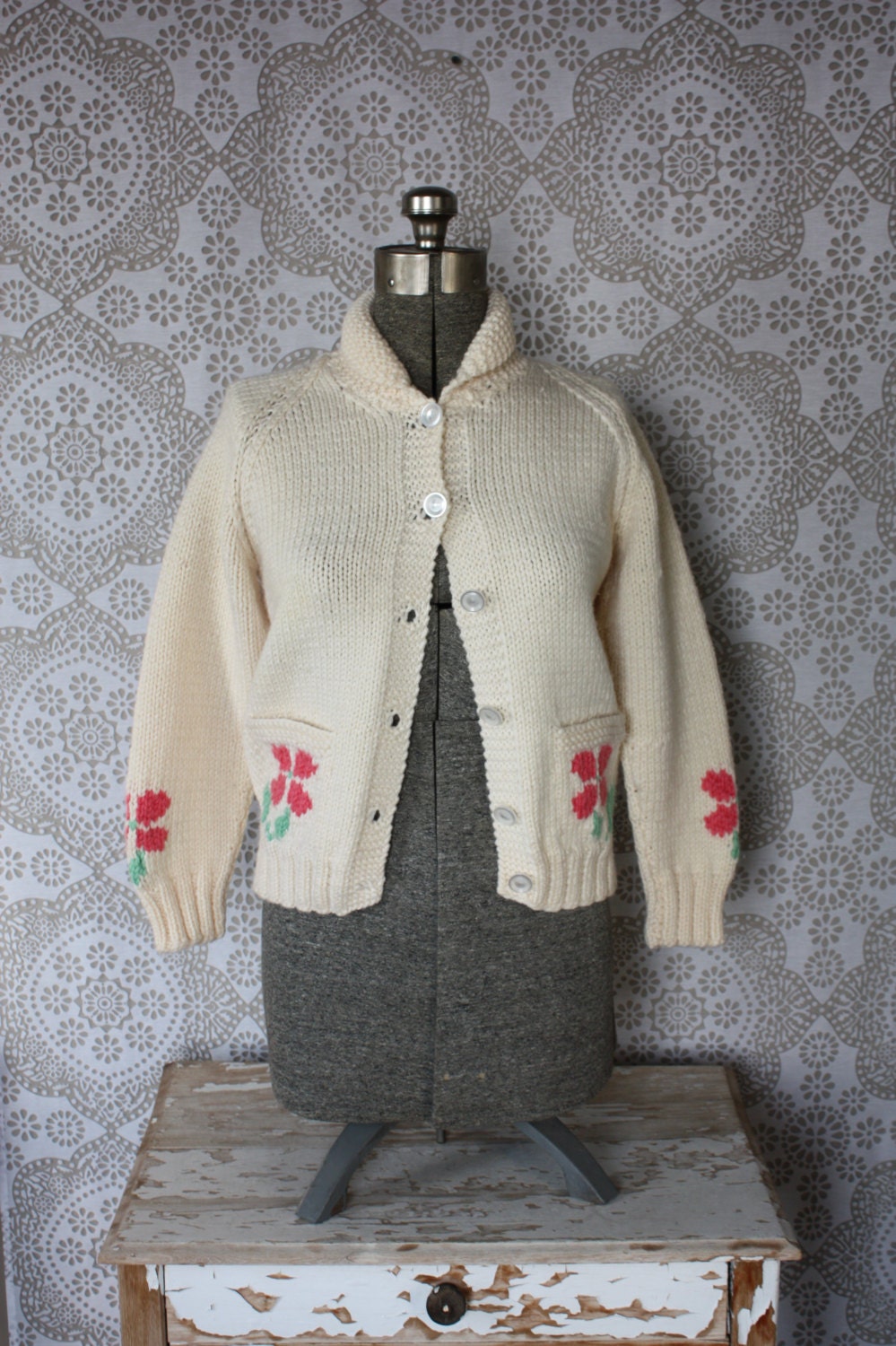 Women's Vintage Cream Knit Cardigan Sweater with Floral Accents Medium