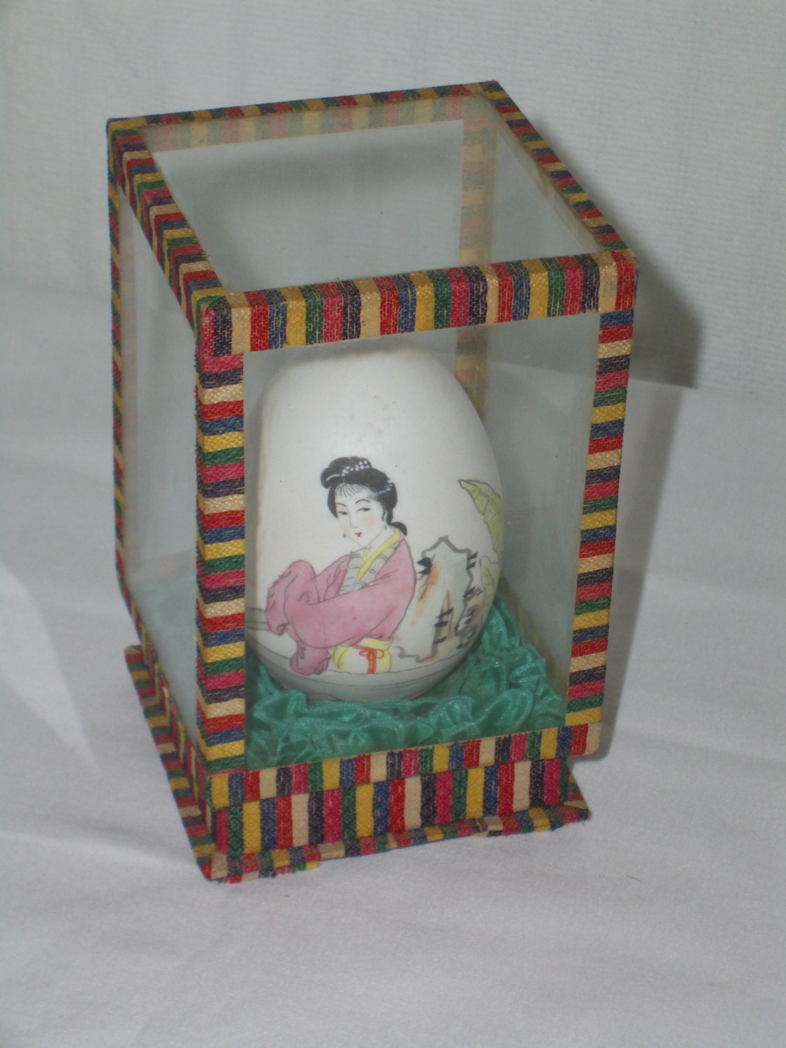 Vintage Curio Chinese Painting Kwan Yin Goddess Egg Glass Boxed Free Gift Wrap FL12