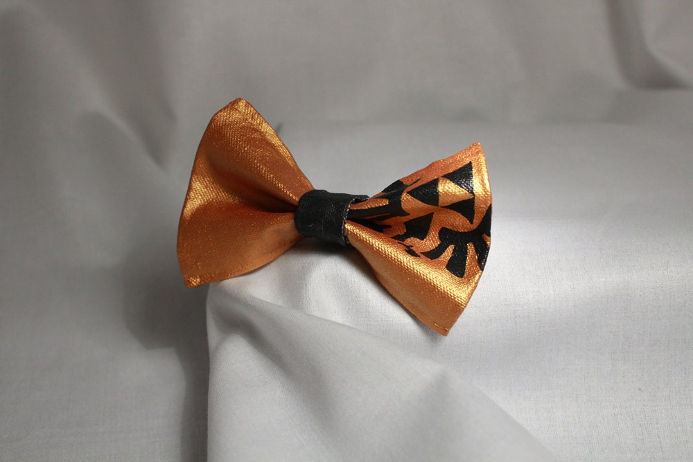 Legend Of Zelda  Triforce Hand Painted Canvas Bow - Hair Clip - Hair accessory - Nintendo