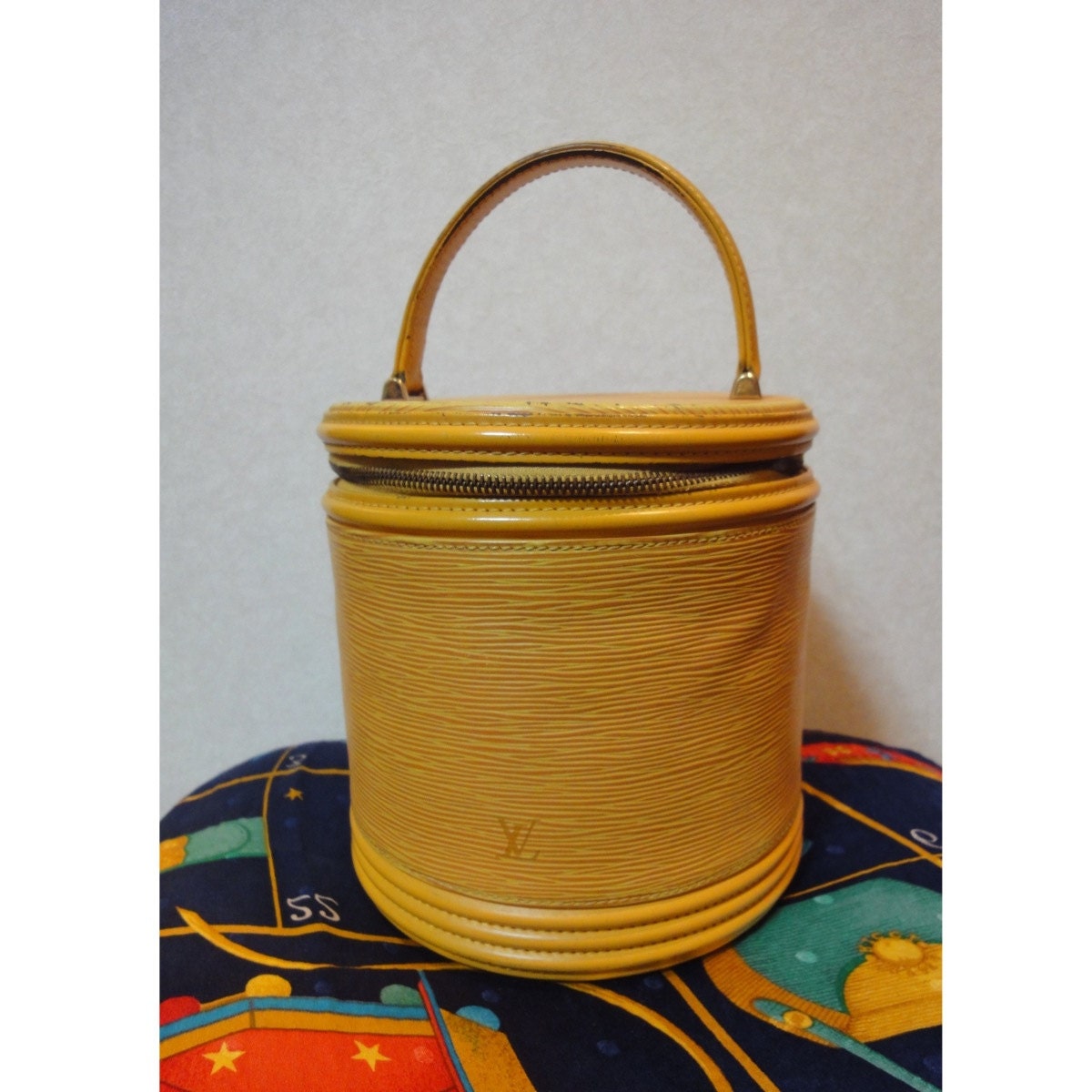 Vintage Louis Vuitton yellow epi vanity purse in lovely cylinder shape. Happy color of yellow. Spring bag.