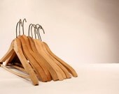 Vintage Unfinished Wooden Coat Hanger with Fixed Bar (h0008)