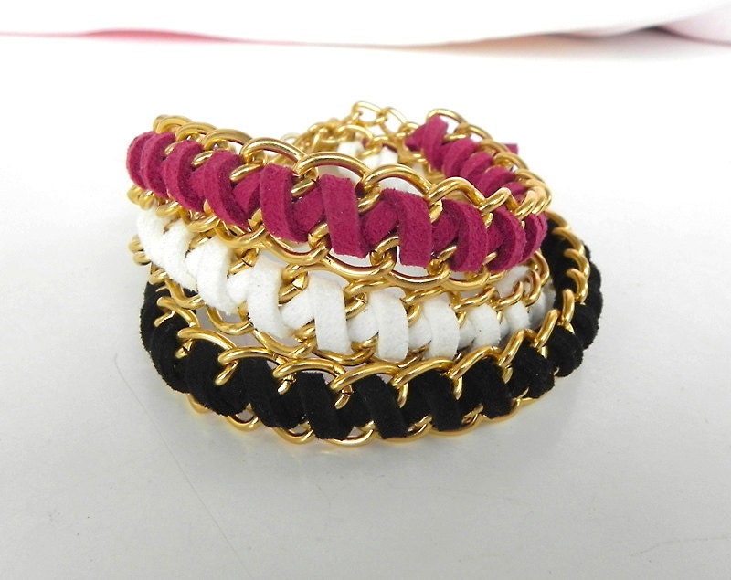 Trendy friendship bracelet with gold chain, suede cord, stackable bracelet