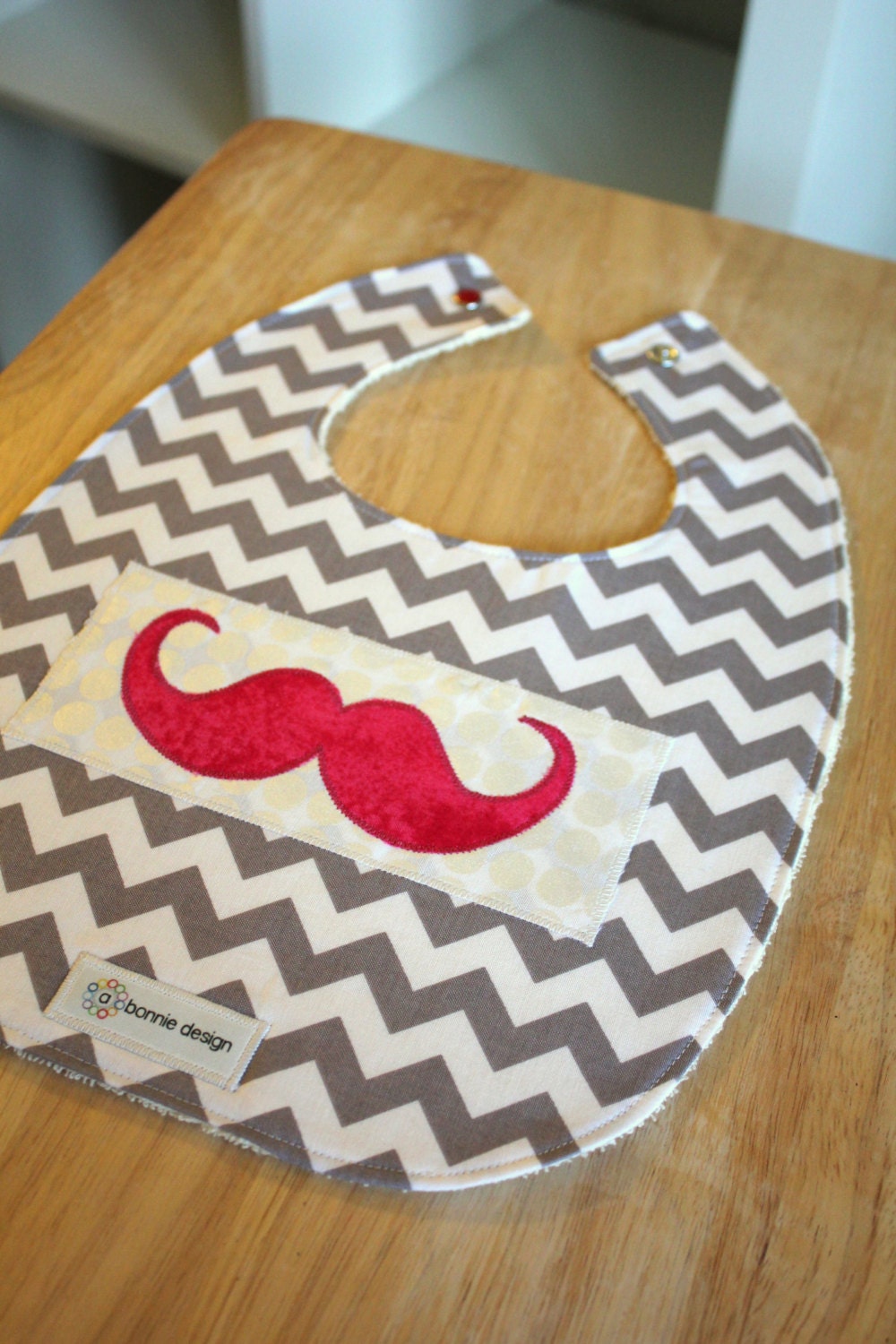 Pink Mustachevron : Plastic Lined Bib
