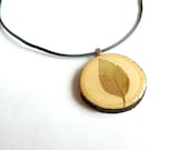 Real leaf on branch wood, woodland necklace, branch wood necklace, branch pendant, pressed leaf in resin, plants necklace, leaf pendant