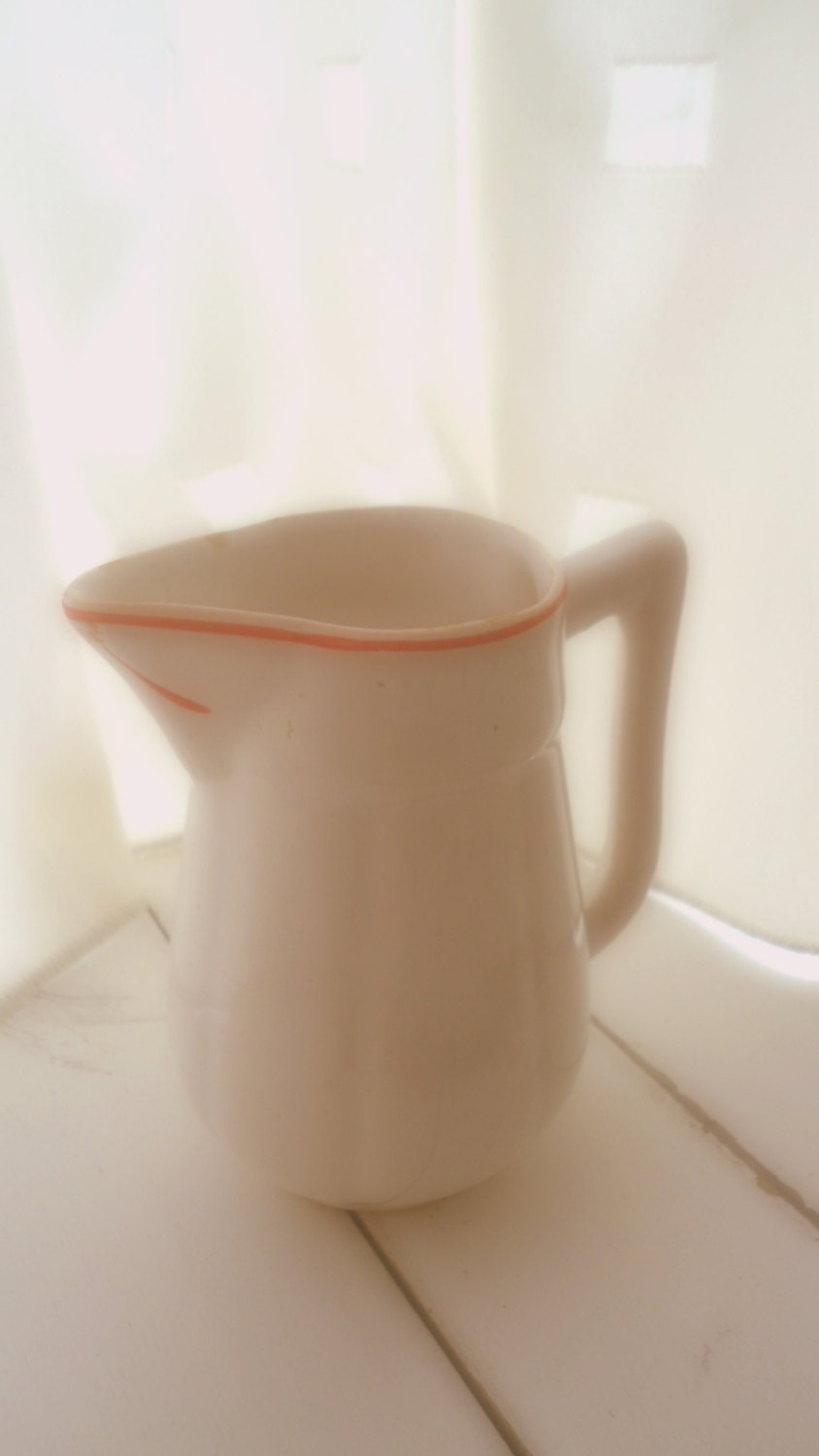 vintage milk jug- white /red jar- 50s- table design-Mid Century- Home DECOR for her- kitchen serving jug