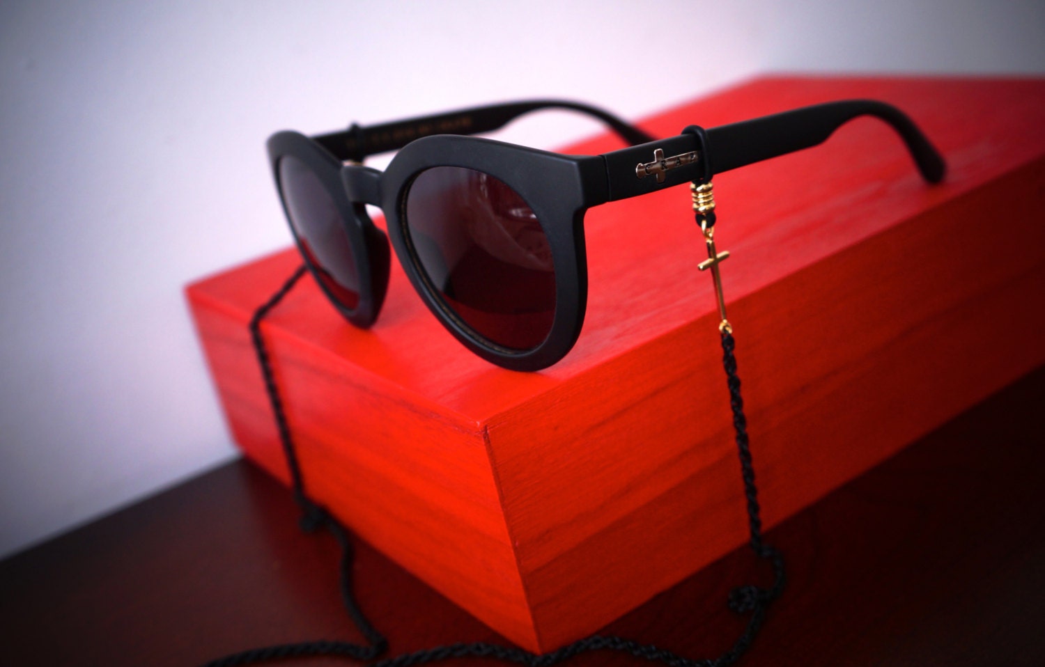cross sunglass holders
