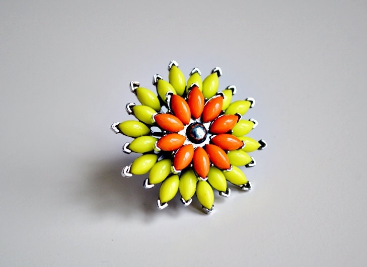 Vintage 70s beaded SUNFLOWER ring // orange and yellow silver tone HUGE costume jewelry ring