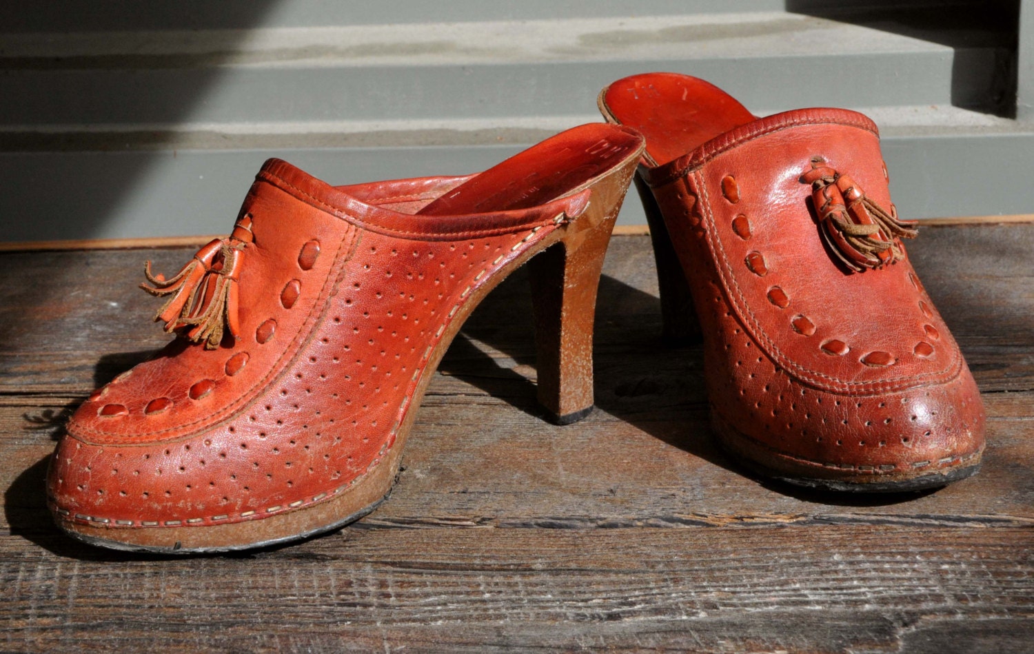 Vintage 70s Italian Leather Candie's Clogs size 7 - 8