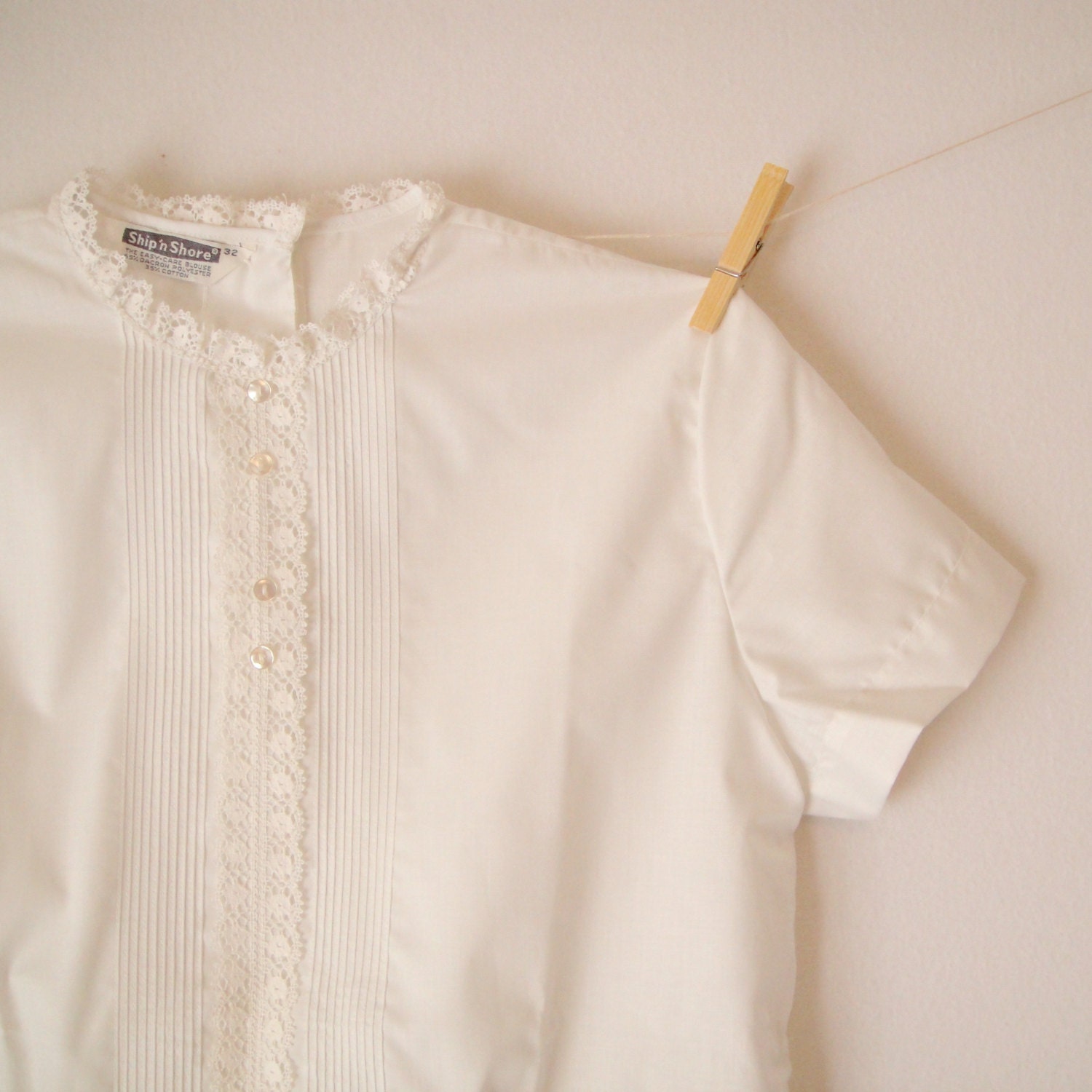 Vintage. 50's. White Blouse. Top. Lace Collar. Button Up Back. Pintuck Detailing. Short Sleeves. Retro. Mad Men. Medium M
