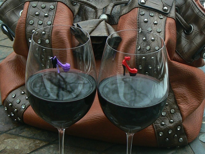Sassy High Heels : magnetic wineglass charms