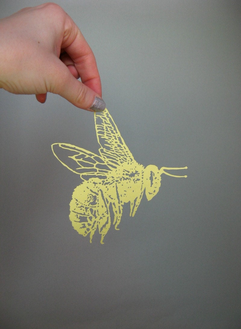 Bumble Bee papercut Schrerenschnitte in Lemon Yellow - catfriendo