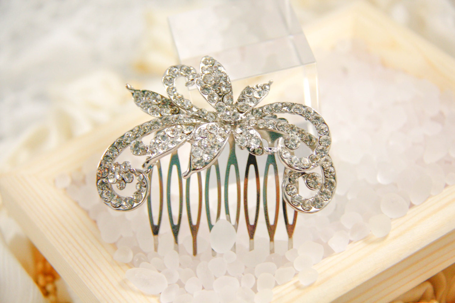 Crystal Bridal hair comb , wedding hair accessory vintage style rhinestone brooch, bridal fascinator, bridesmaid hair pin