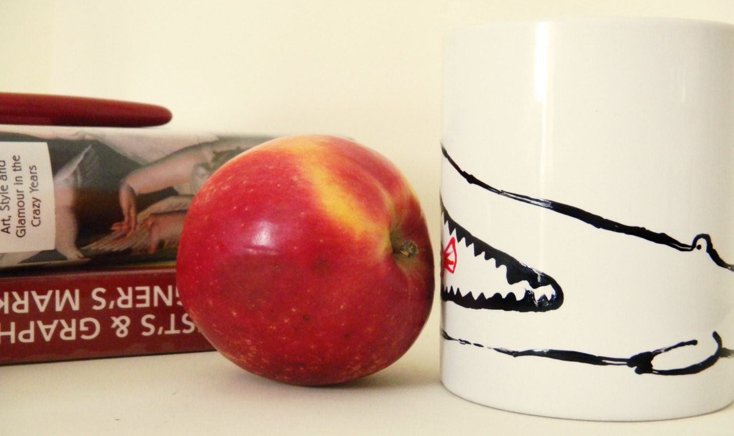 Hand-Painted Animal crocodile Mug// Ceramic & pottery//Humorous Modern Design Gift