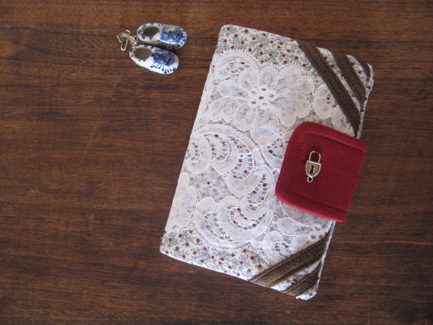 Colonial Clutch - Smaller Size