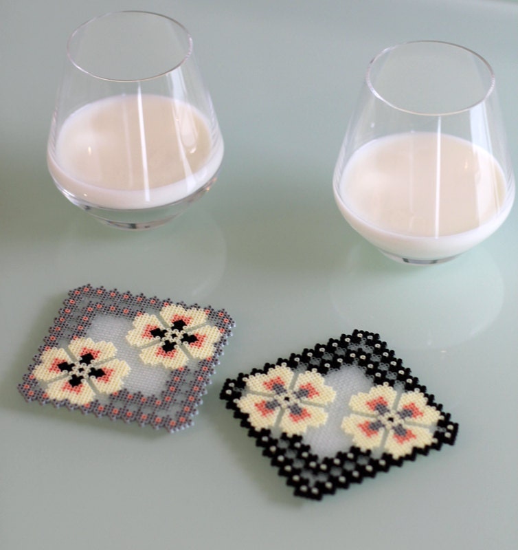 Freeshippingfrance CUSTOMIZABLE Coasters grey black x 2 replace the pink by the color you like handmade thousand of ironed beads
