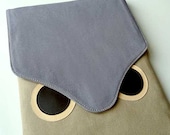 iPad Case/Sleeve - Hoot The Owl (Gray Beige)