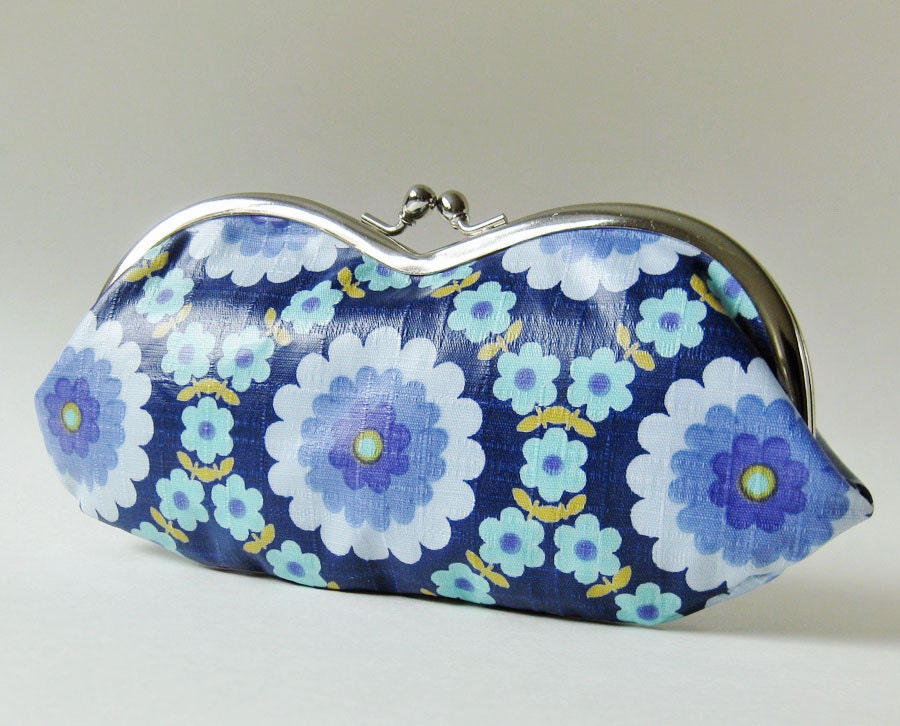 Eyeglass case -  retro blue flowers