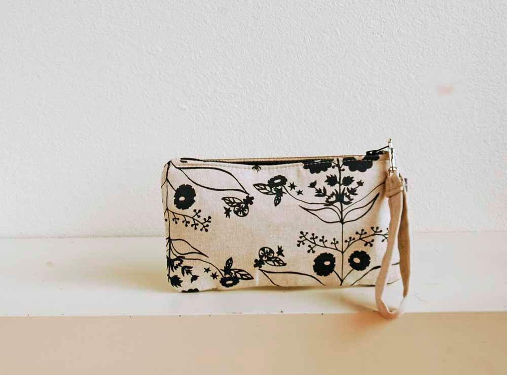 Natural Canvas Wristlet with Dala Print in Black
