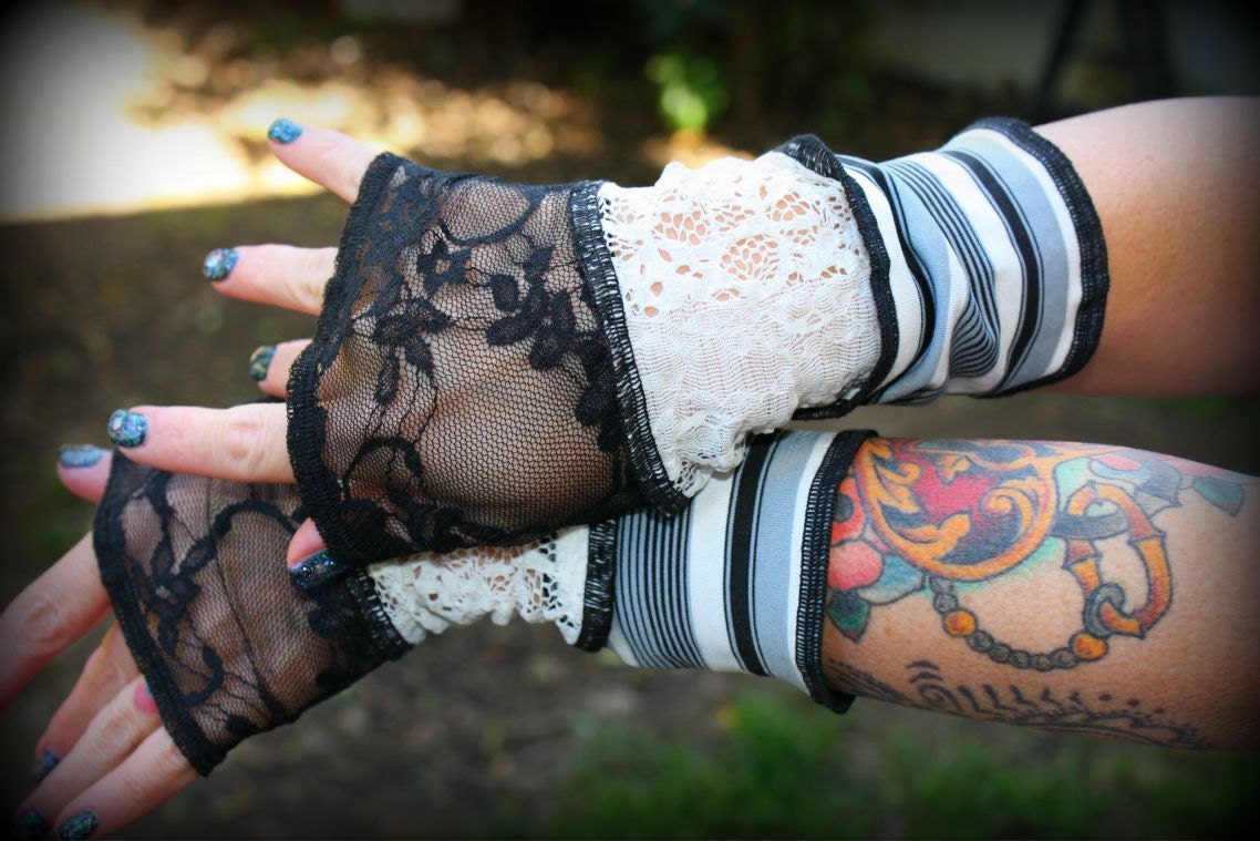 Wristwarmers 8 - Cream Grey White Ruffle