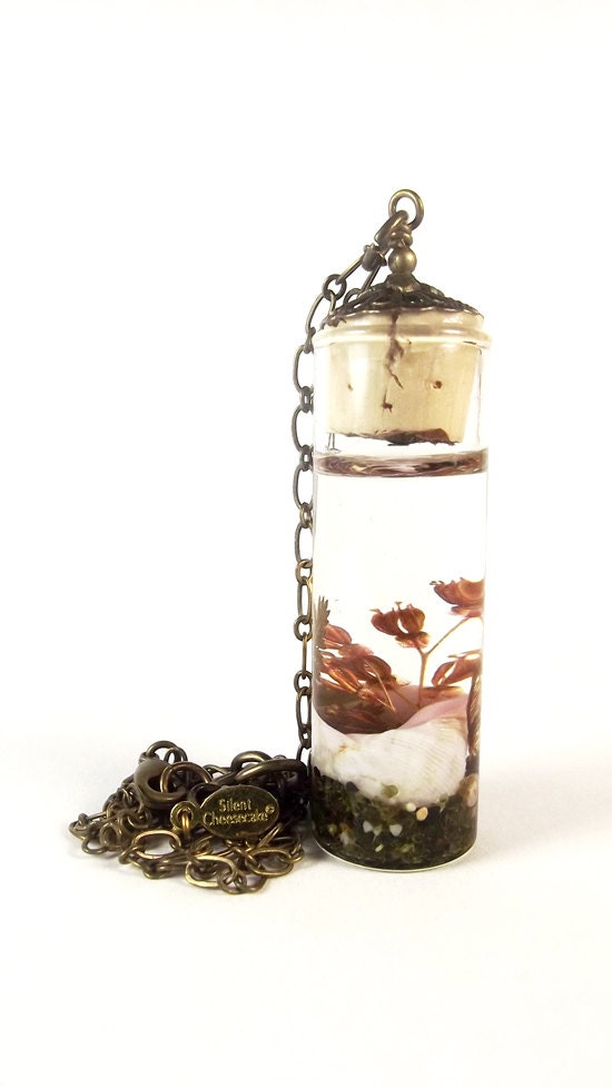 Shell Terrarium SP2 Necklace
