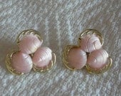Vintage Jewelry Pink Thermoset Shells Clip Back Earrings Ocean Nautical