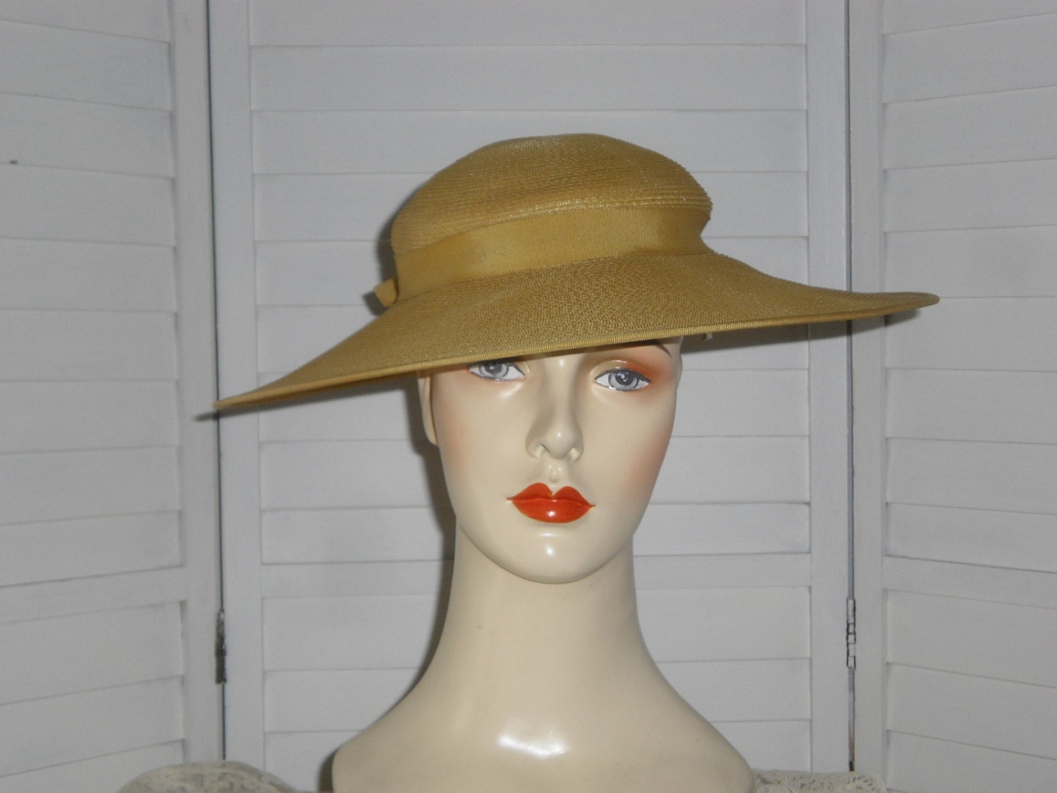 Beautiful 1940s or 50s Natural Straw Brim Hat Martin's Label Brooklyn, Garden City & Babylon