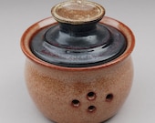 tri-color garlic keeper in nutmeg brown, midnight blue and shino pistachio green