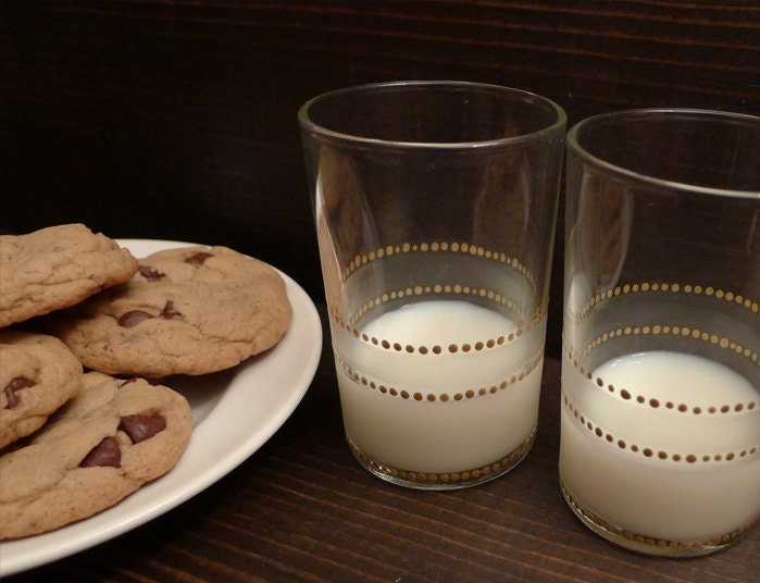 Gold and Frosted Lines : Set of Two Drinking Glasses