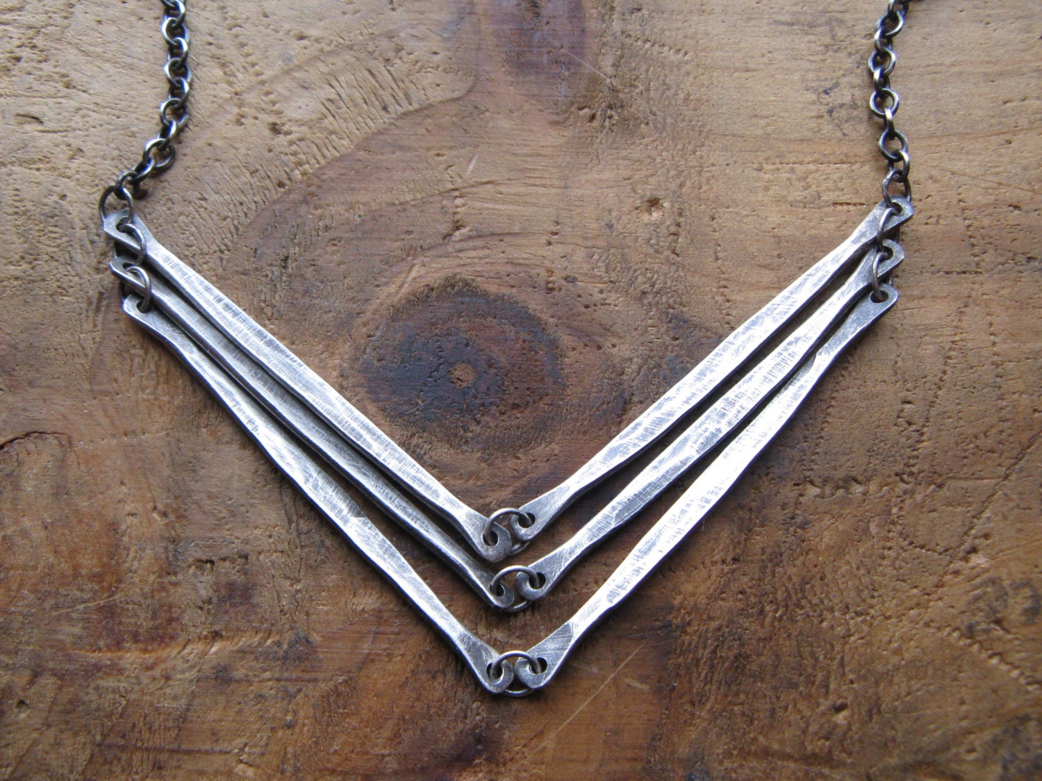 Sterling Silver Chevron Necklace)