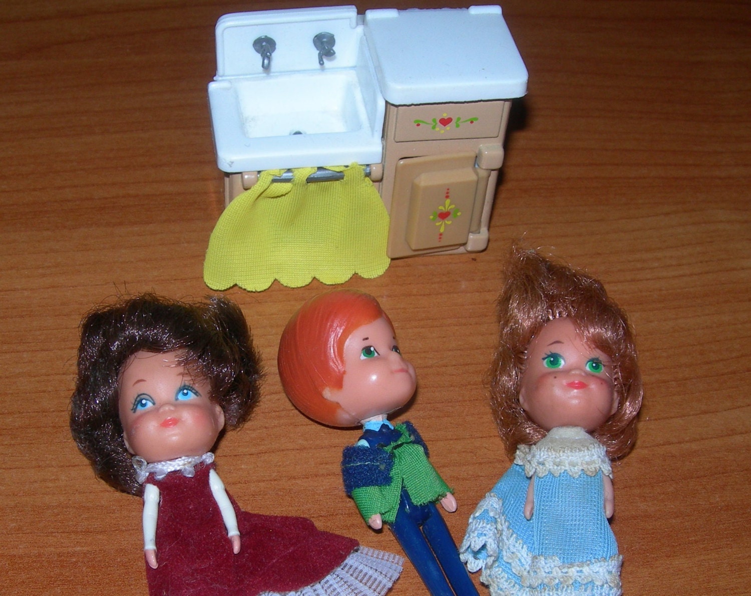 The Littles 3 Dolls MoM & Dad Plus The Kitchen Sink 1980's Mattel