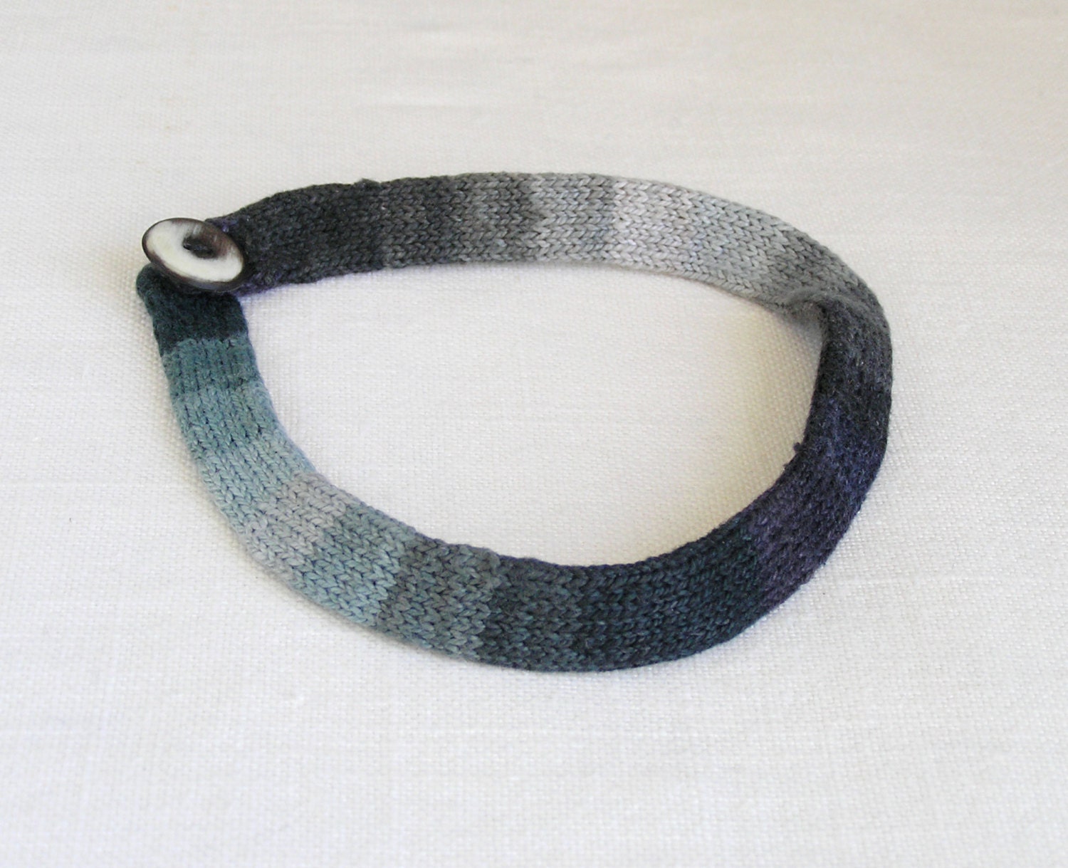 knit necklace   -  black  green gray ombre - stripe colorblock collar