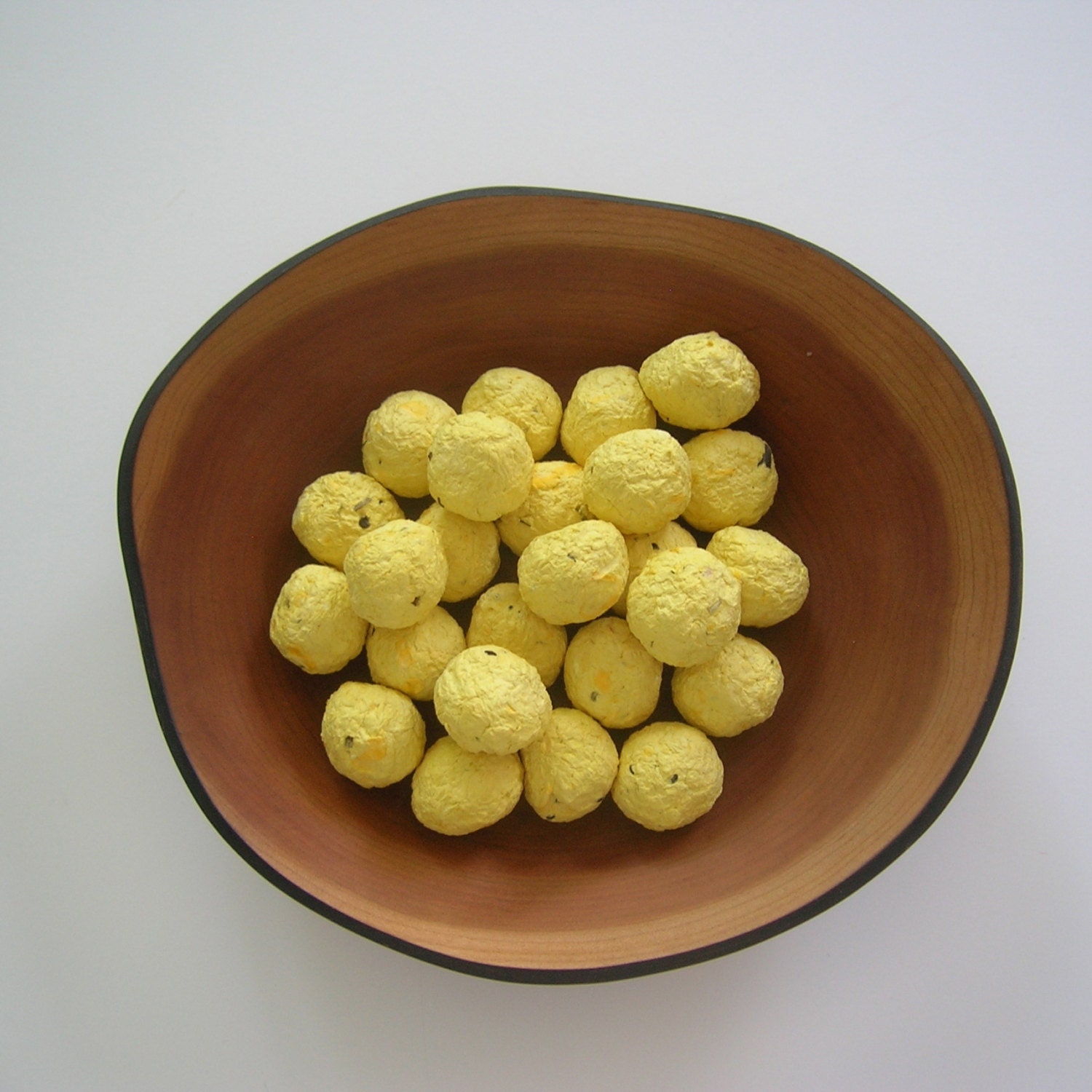 Seed Bombs in sunny yellow - Plantable paper balls made of handmade paper & flower seeds - Garden wedding favor - Ecofriendly