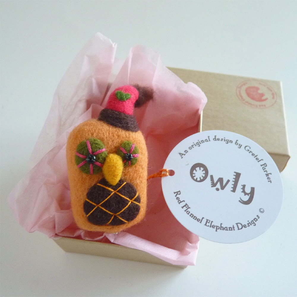 Retro Owl decorative clip with gift box