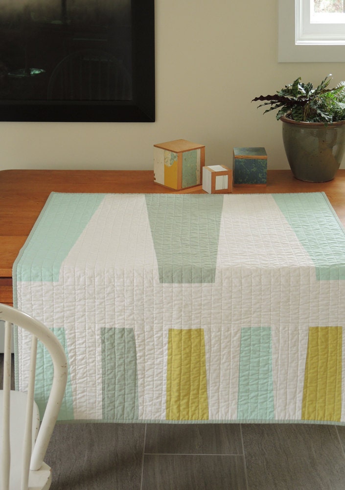 Modern graphic baby quilt - Variation 1