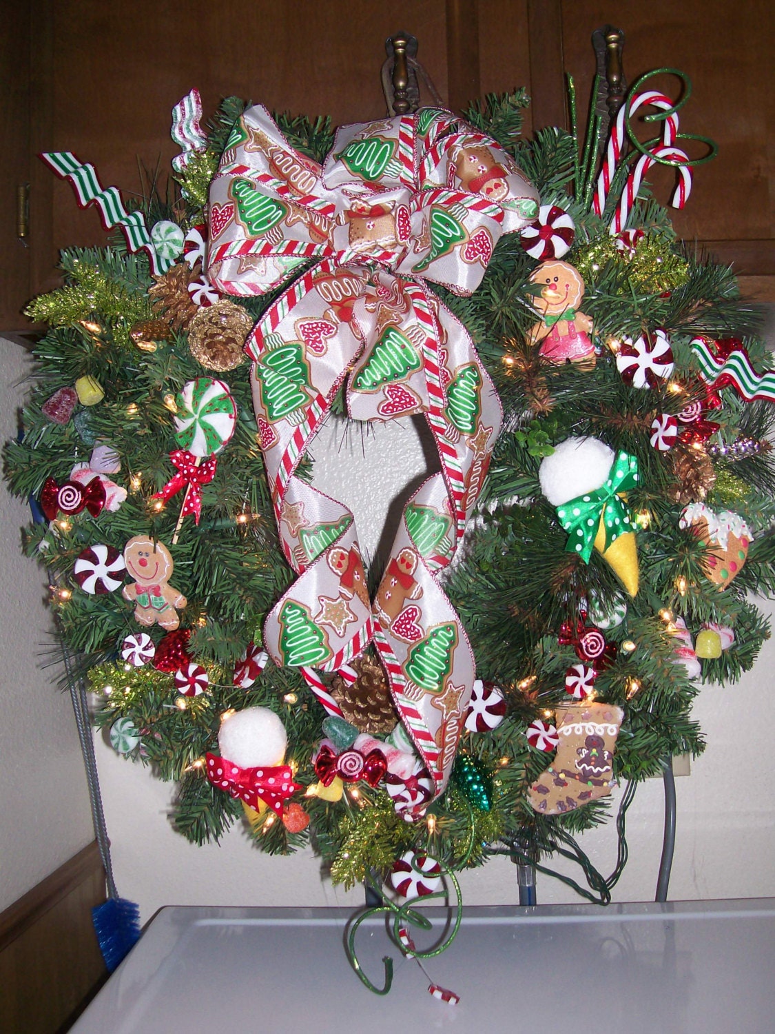 25" CANDYLAND CHRISTMAS WREATH w/ lights Faux Gingerbread Cookie Gumdrop Peppermint Candy Cane